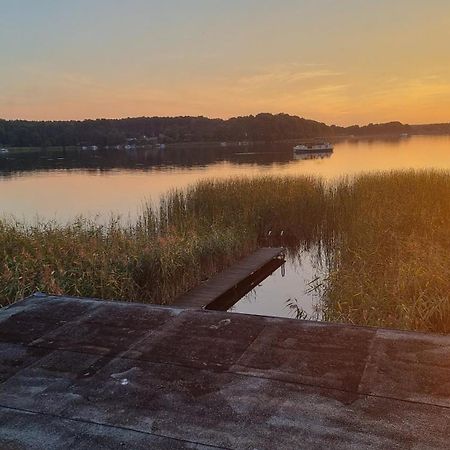 Mecklenburgische Seenplatte - Fh Mit Optionalem Steg Und Ruderboot Grosszerlang Bagian luar foto
