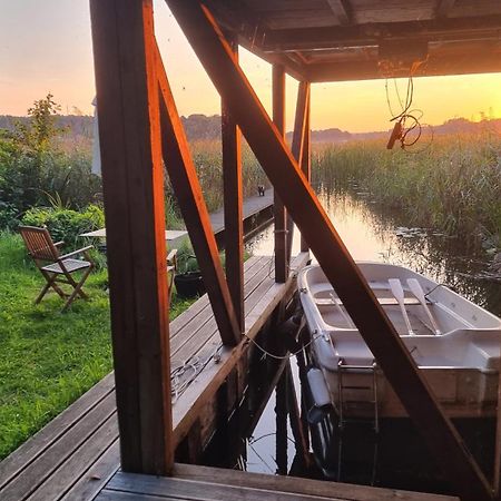Mecklenburgische Seenplatte - Fh Mit Optionalem Steg Und Ruderboot Grosszerlang Bagian luar foto
