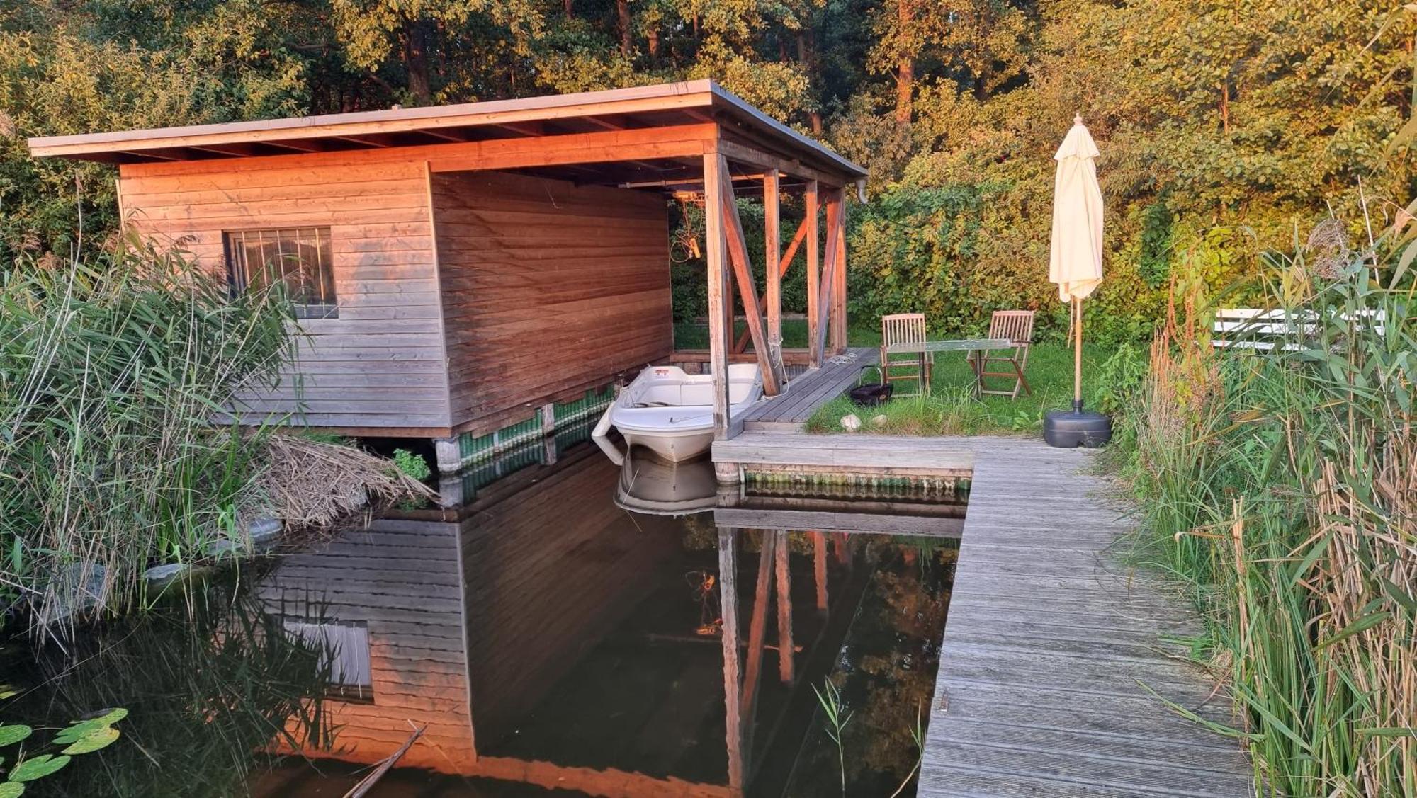 Mecklenburgische Seenplatte - Fh Mit Optionalem Steg Und Ruderboot Grosszerlang Bagian luar foto